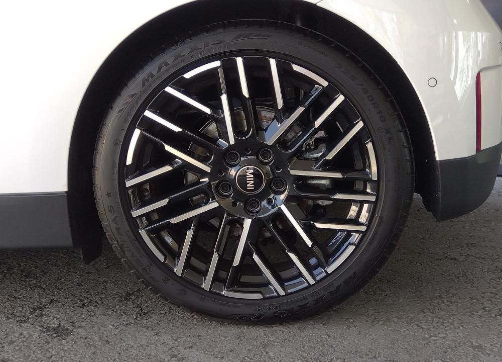 J01 MINI Cooper SE