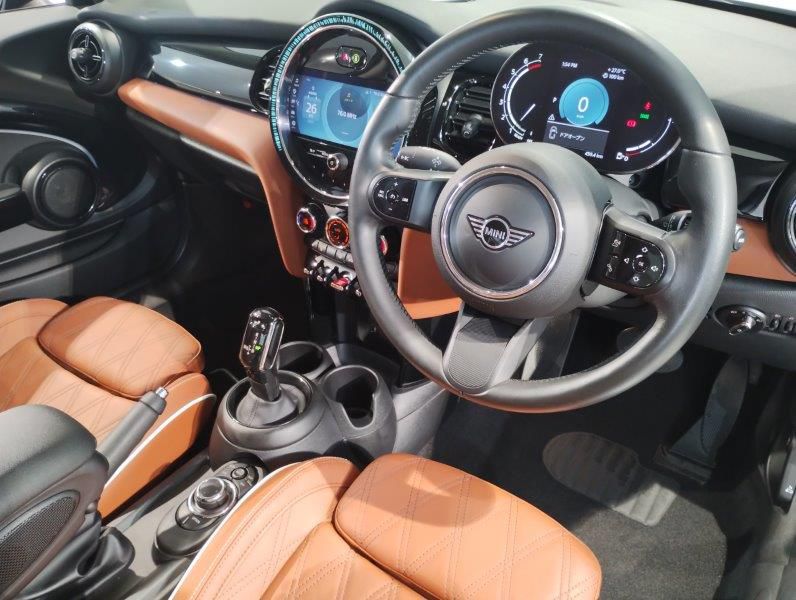 MINI Cooper F56 RHD