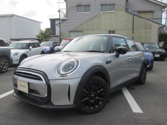 MINI COOPER 5 DOOR.