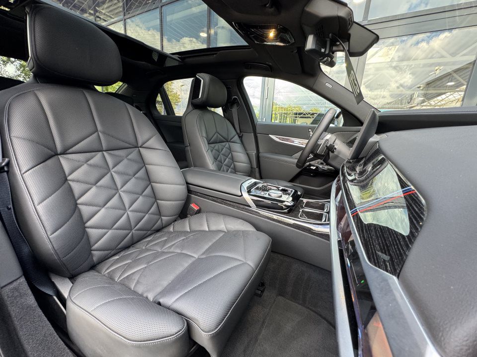 BMW 740