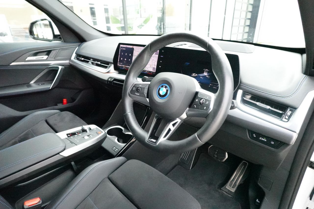U11 iX1 xDrive30