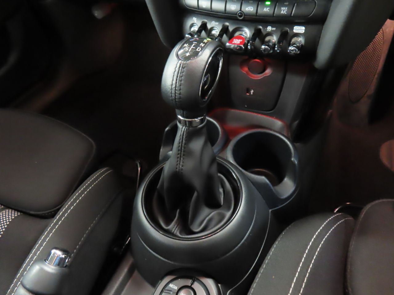 F55 COOPER S D(AT)