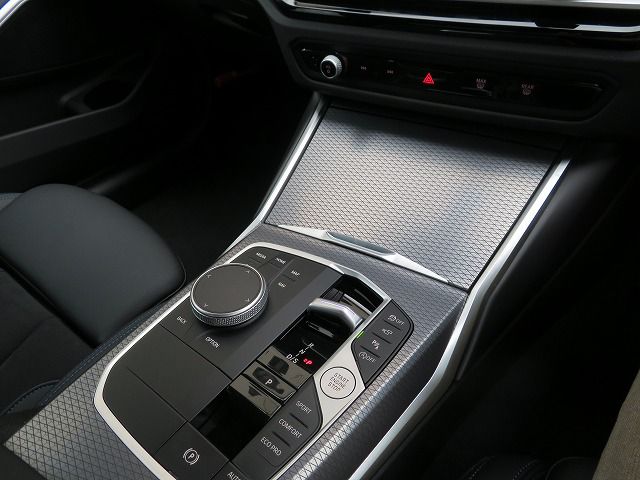 320d xDrive Berline RHD