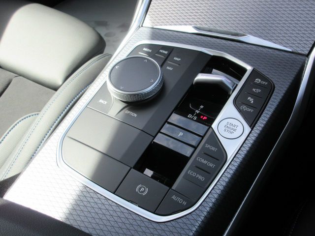 320d xDrive Berline RHD