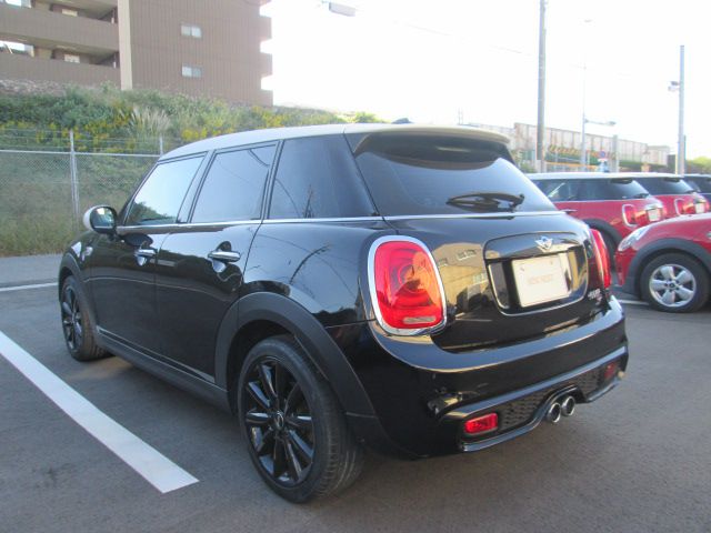 F55 COOPER S D(AT)