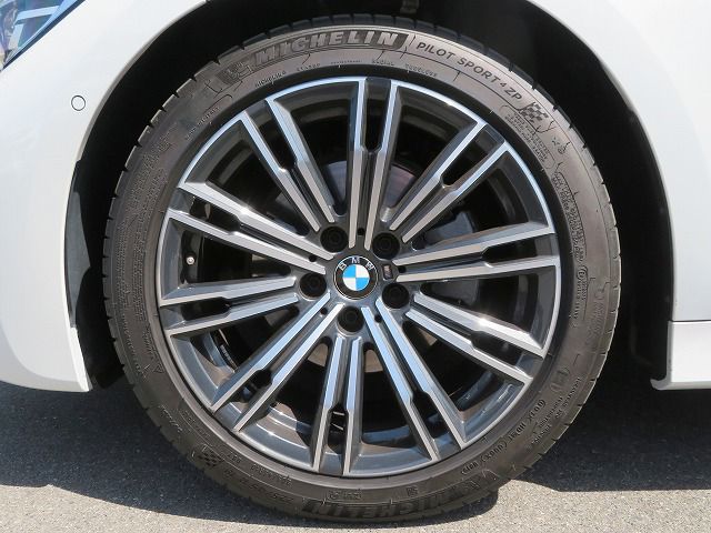 G20 320d xDrive RHD Saloon