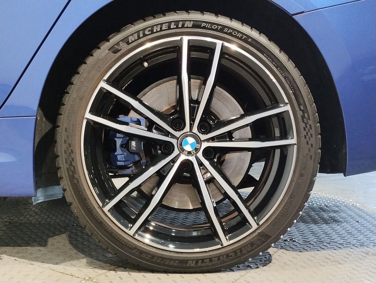 G20 330e Saloon RHD