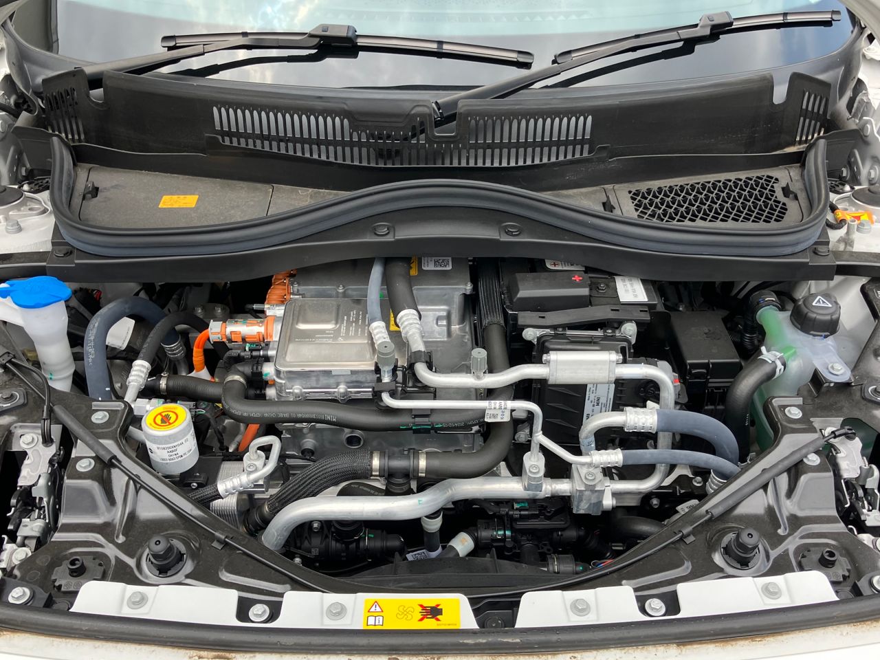 J01 MINI Cooper E