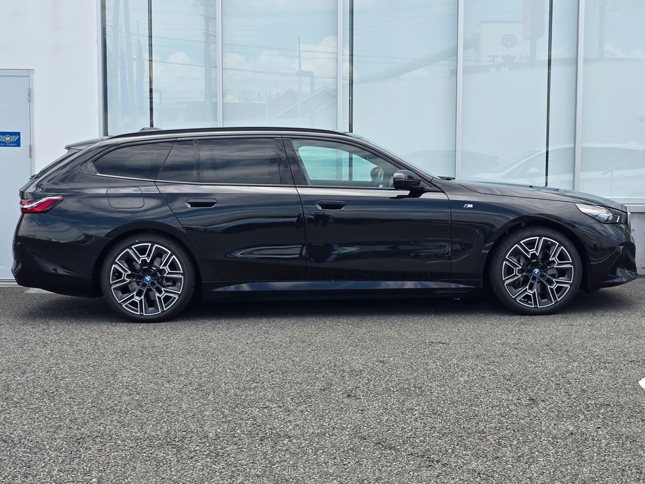 BMW i5 eDrive40 M Sport RHD