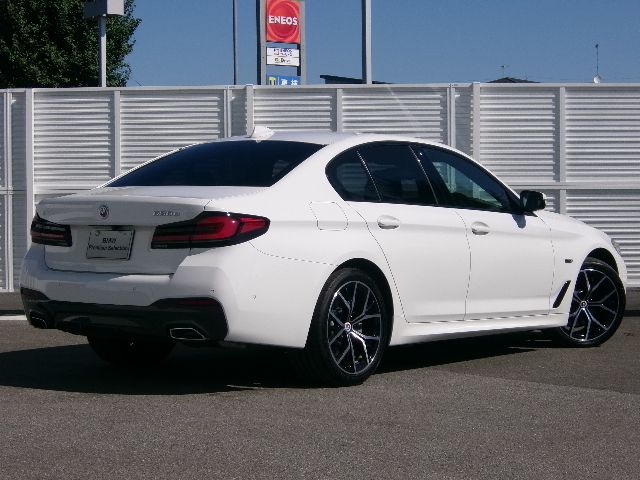 530e Sedan RHD