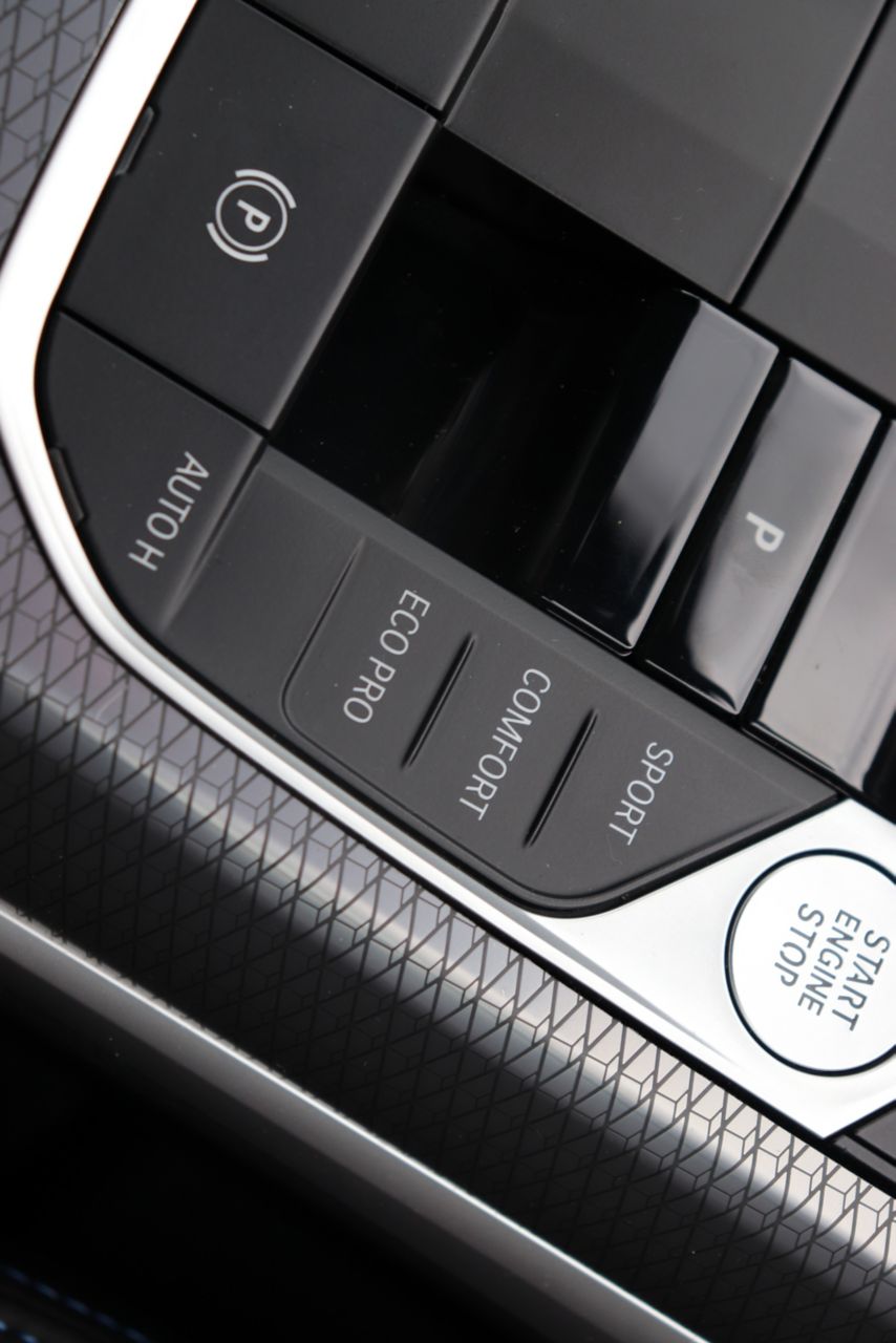 320d xDrive Berline RHD