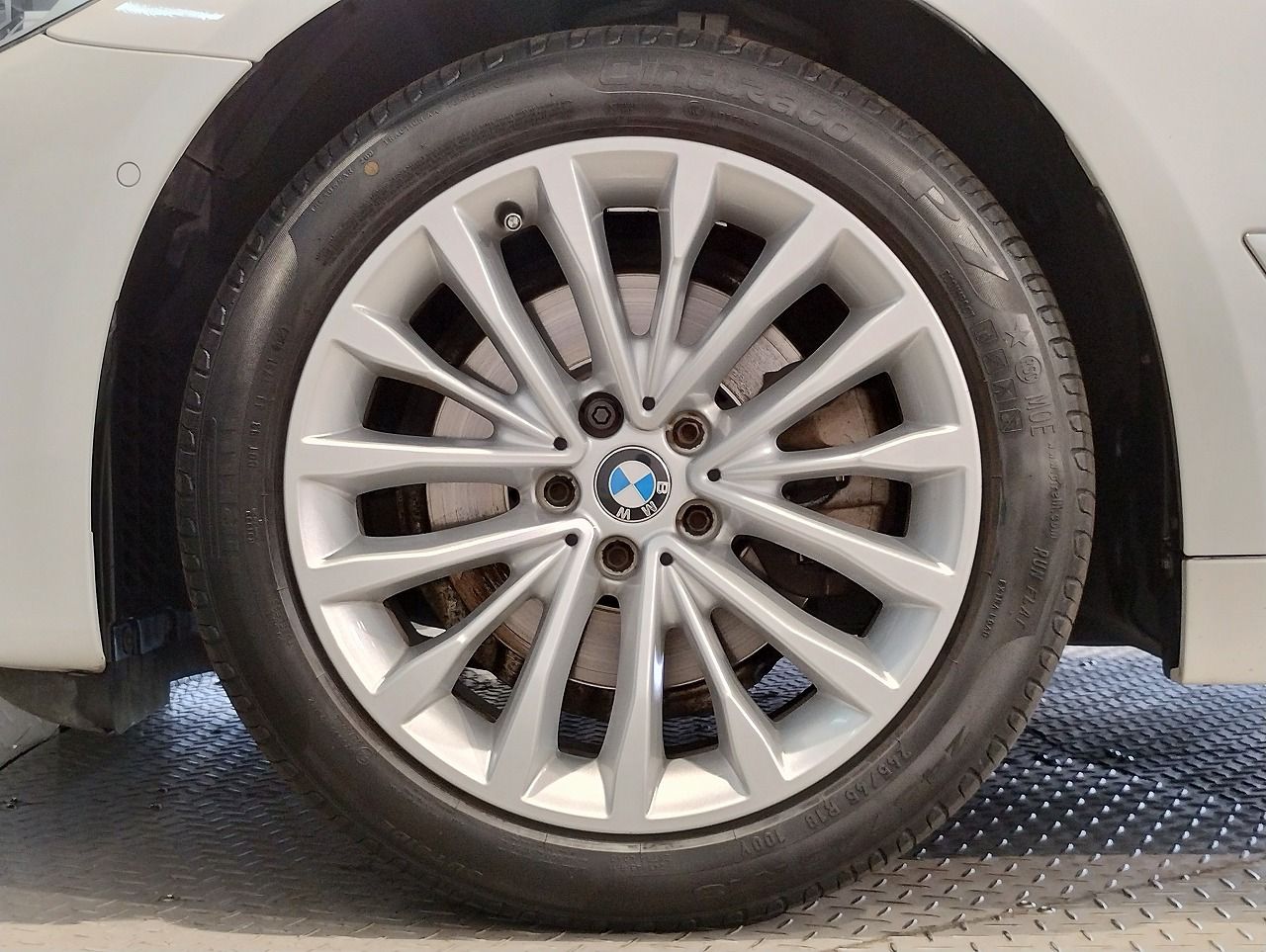 523I