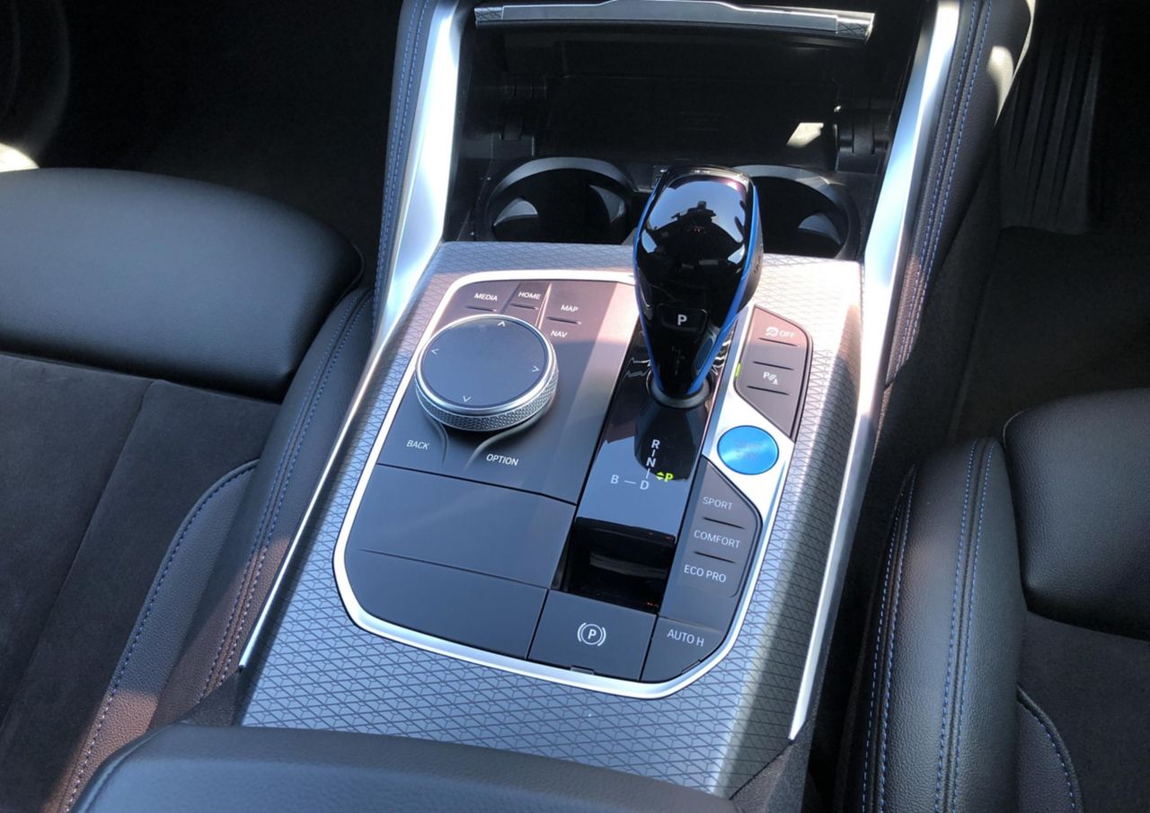G26 i4 eDrive35 RHD