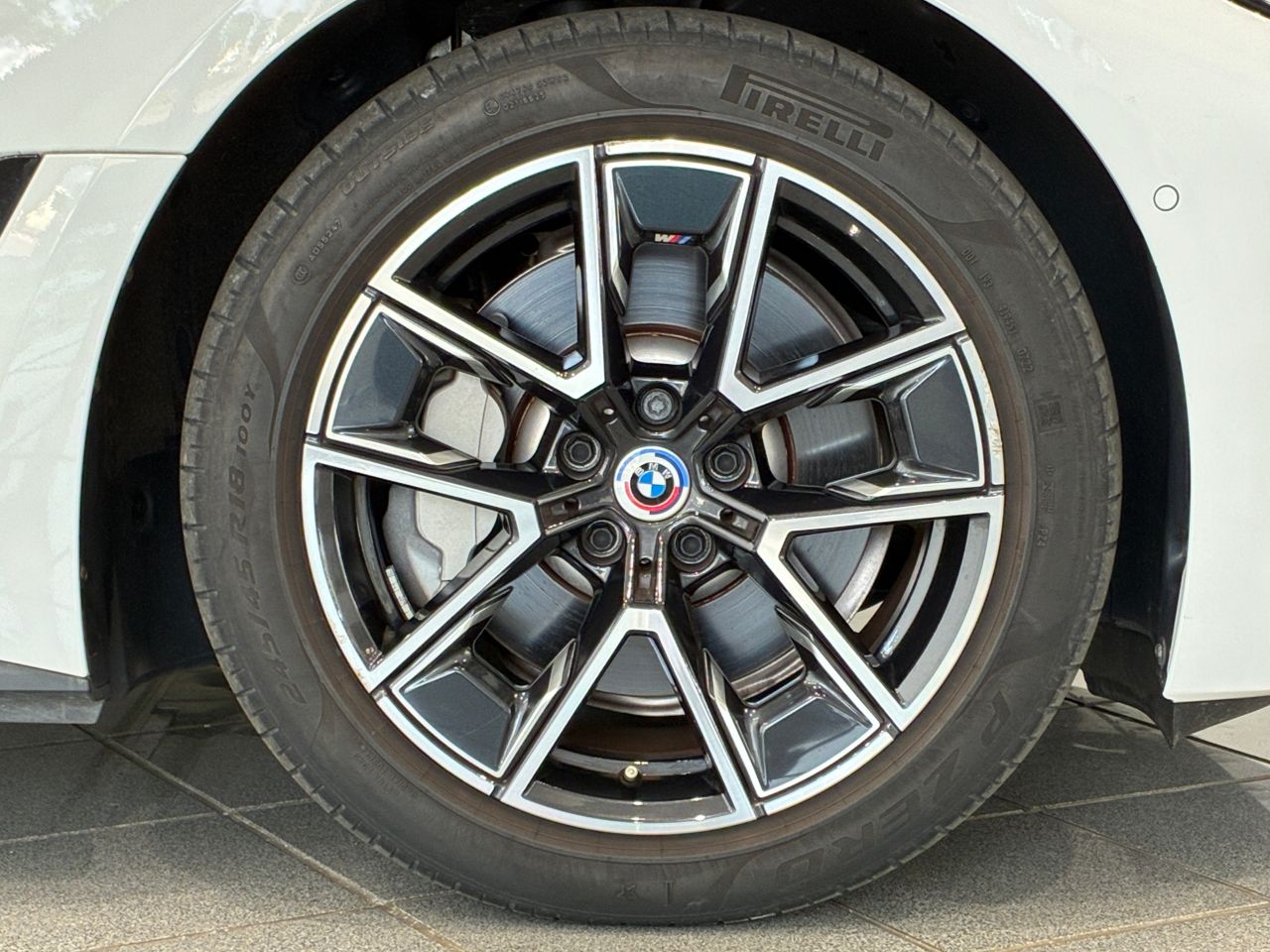 G26 i4 eDrive40 RHD