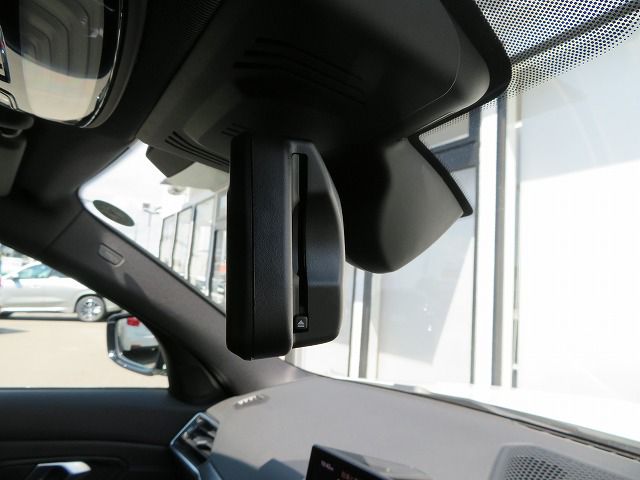 320d xDrive Berline RHD