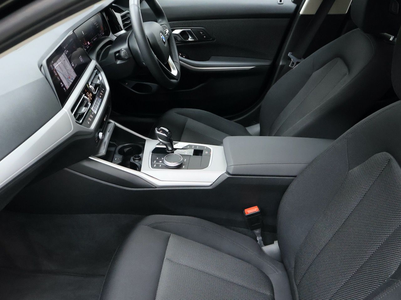 G20 320d xDrive RHD Saloon