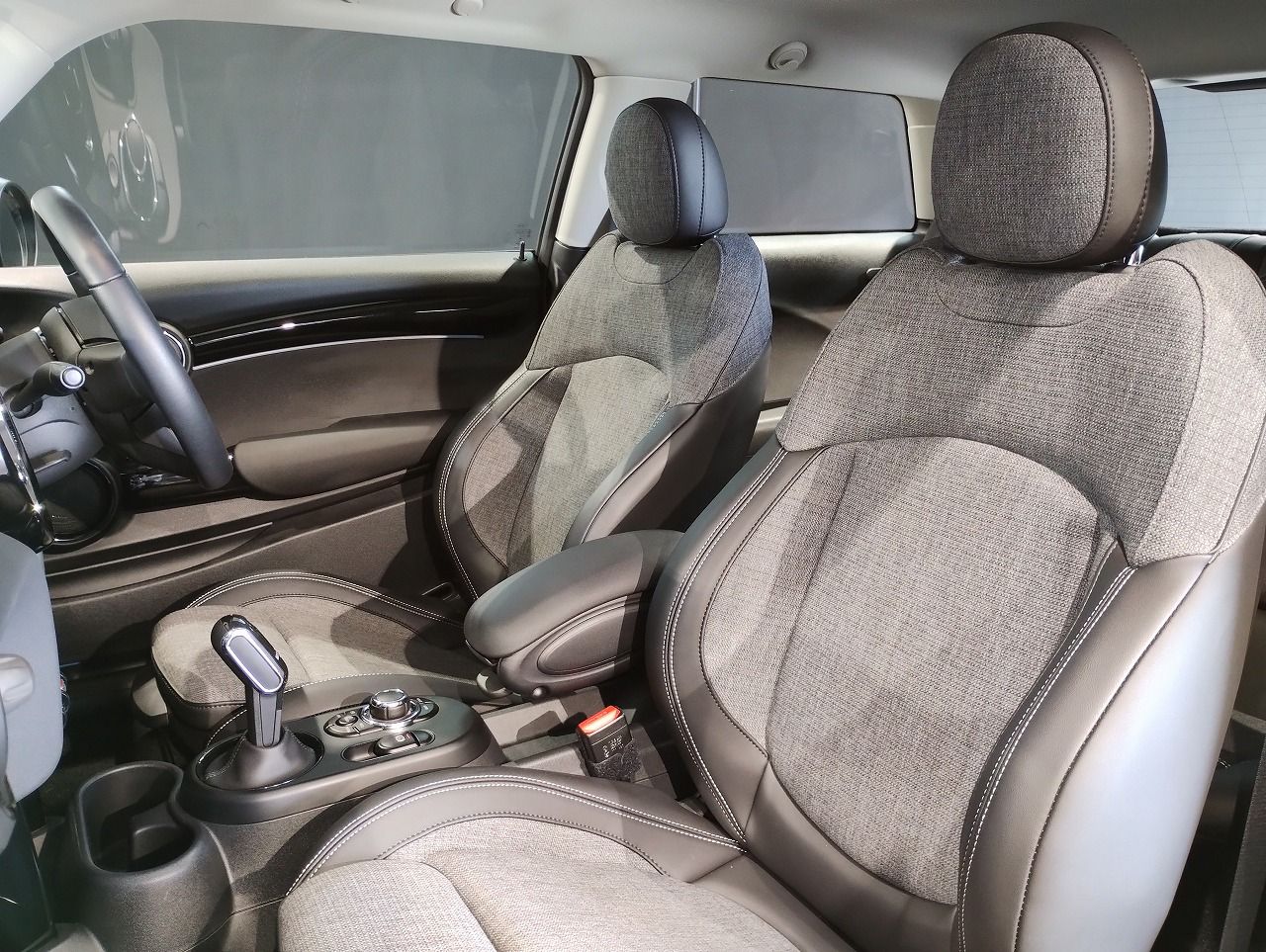 MINI Cooper F56 RHD