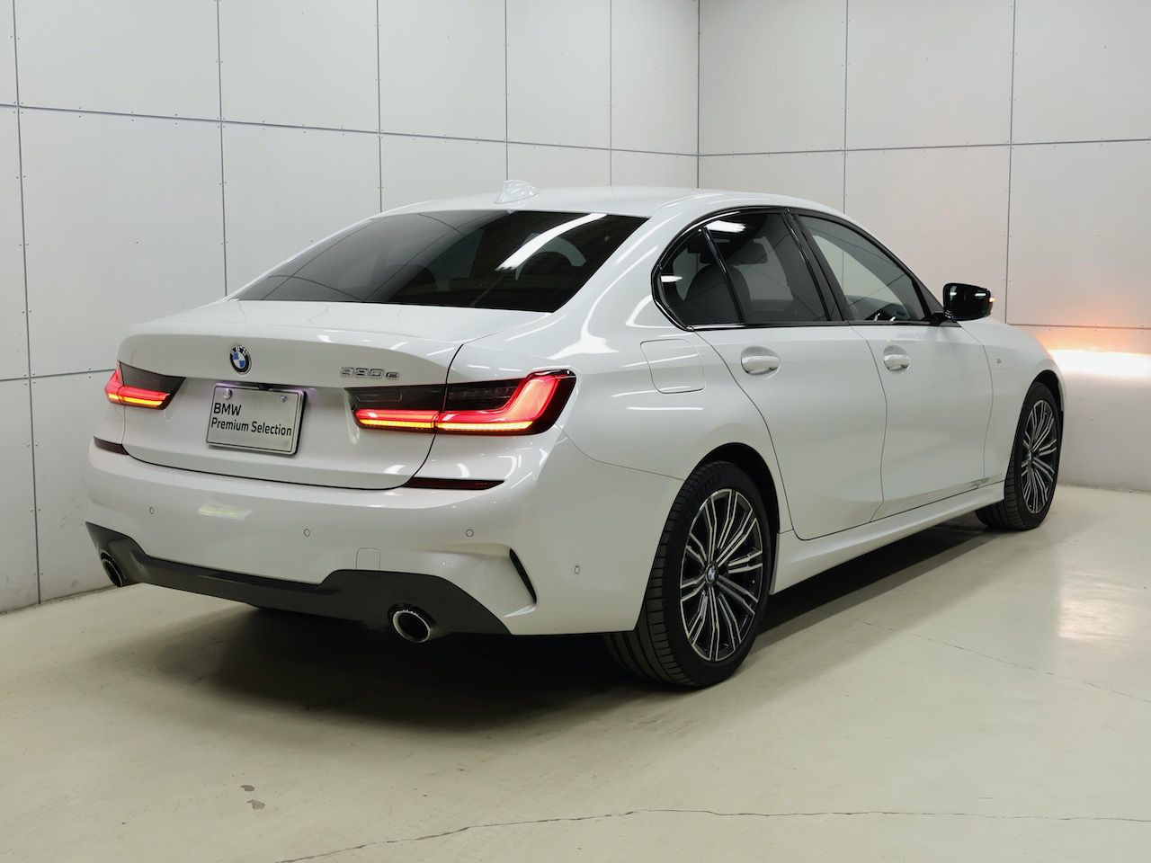 G20 330e Saloon RHD