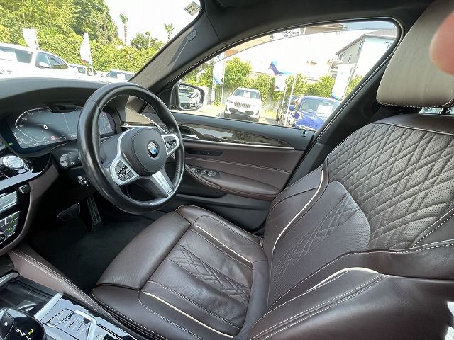 530e Sedan RHD