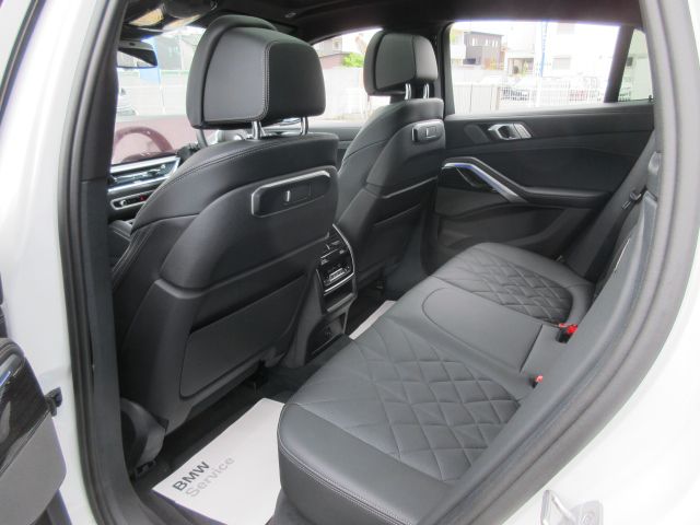 X6 M60i xDrive RHD