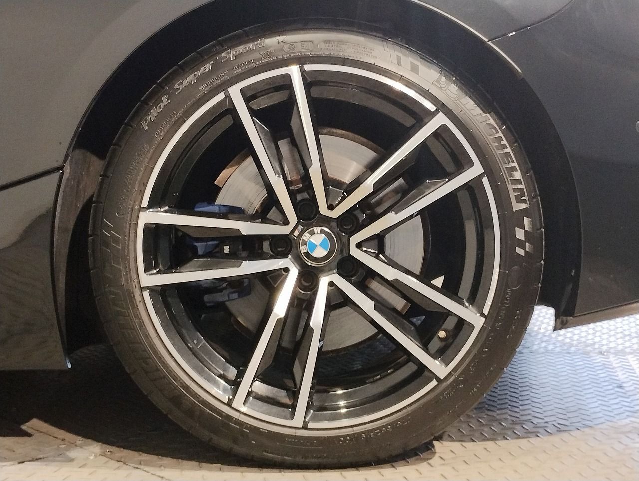 G29 z4 sDrive20i RHD