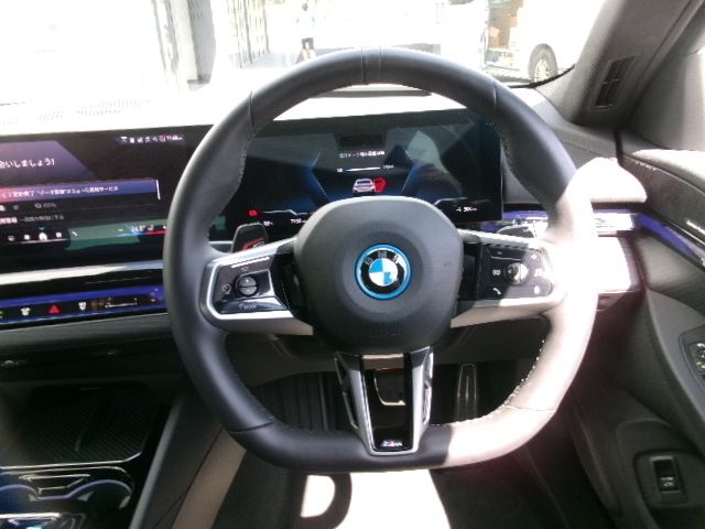BMW i5 eDrive40 M Sport RHD