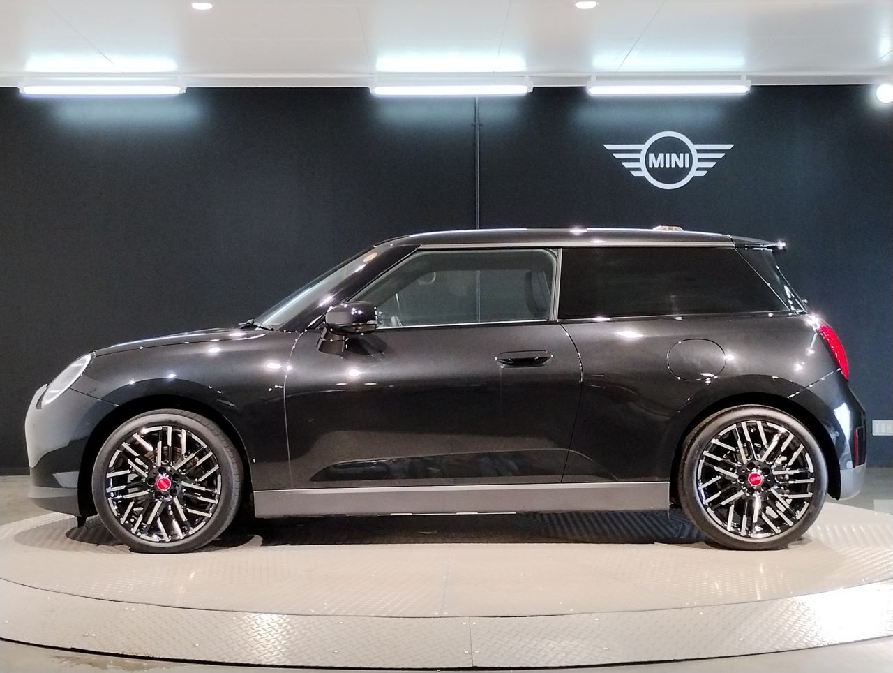 J01 MINI Cooper SE