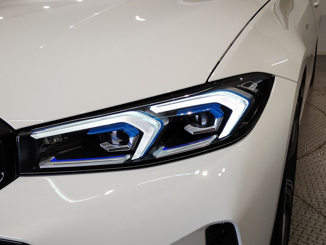 320d xDrive Berline RHD