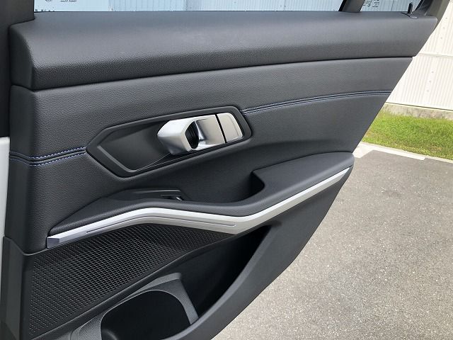 G21 320i RHD