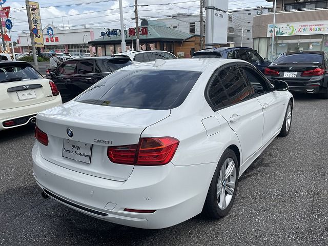 320I SEDAN RHD