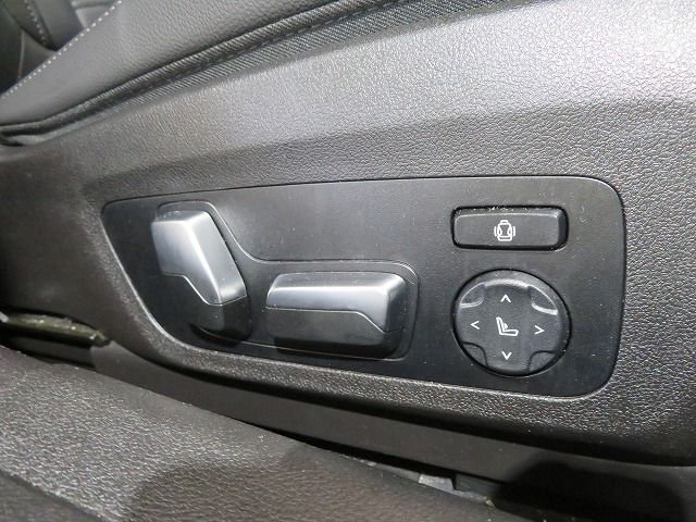 320d xDrive Berline RHD
