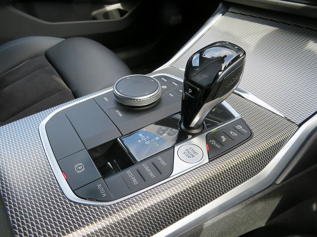 G20 320d xDrive RHD Saloon