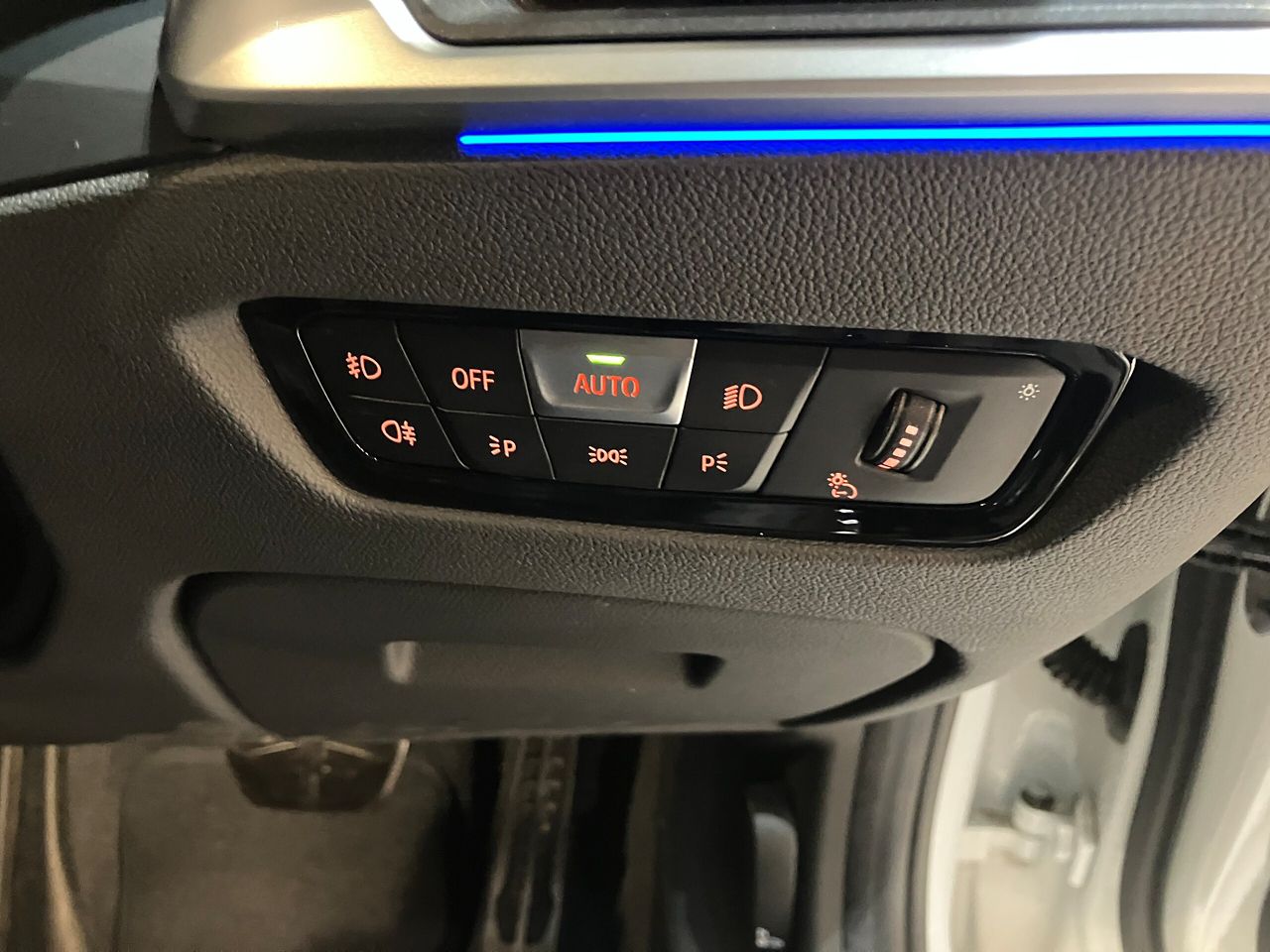 G20 320d xDrive RHD Saloon