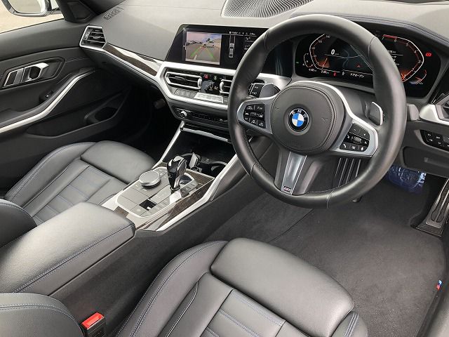 320i Sedan RHD