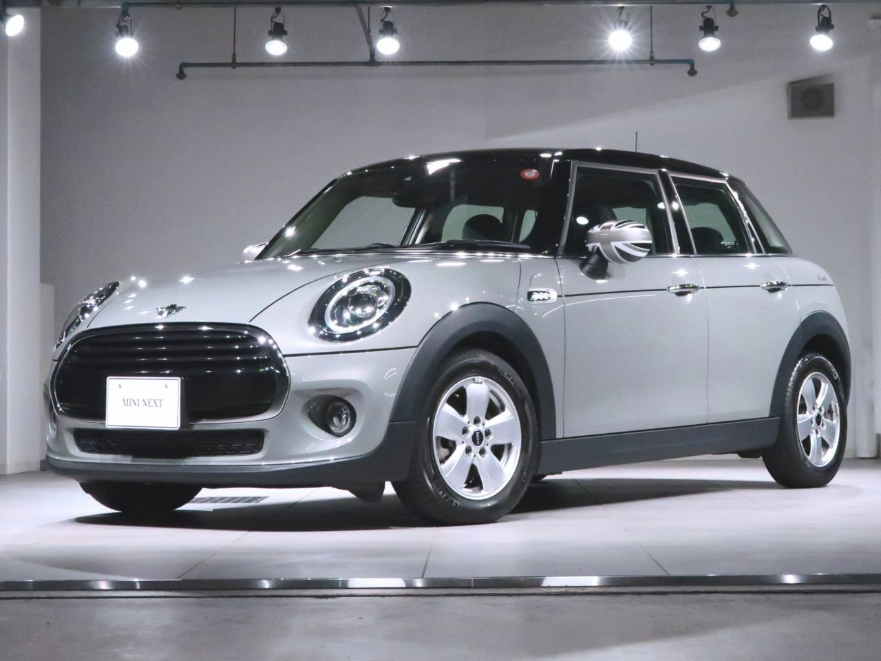 MINI COOPER D 5 DOOR PICCADILLY EDITION.