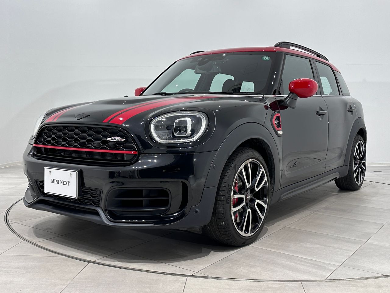 THE MINI JCW CROSSOVER