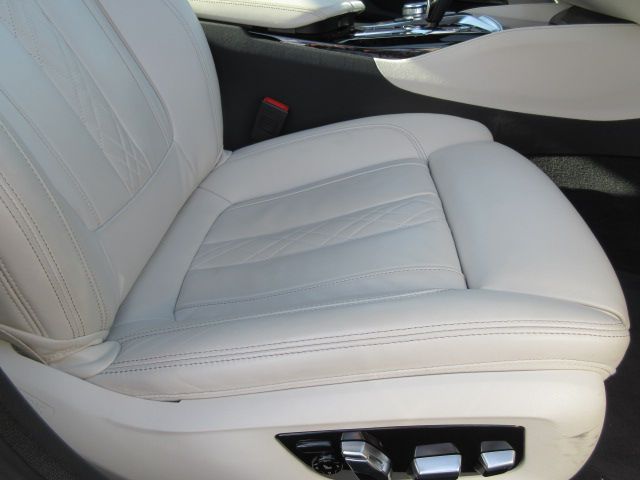 530e Sedan RHD