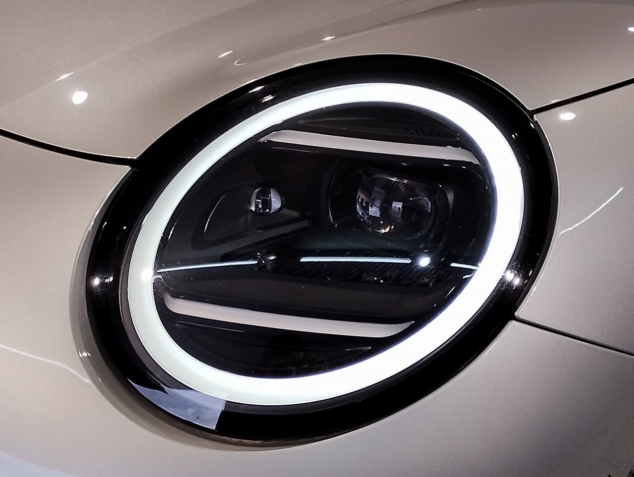 J01 MINI Cooper E