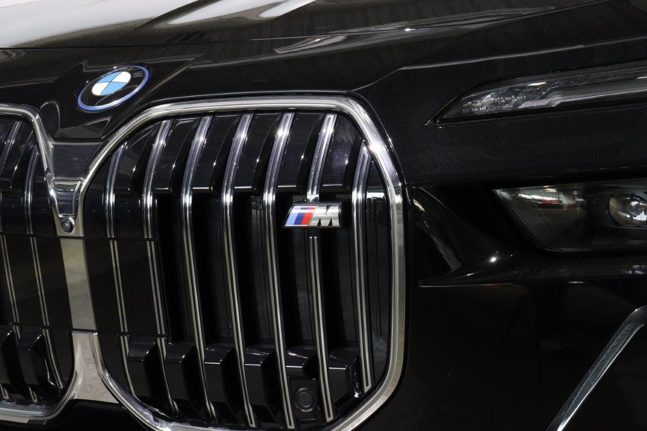 BMW i7 M70 xDrive Sedan RHD