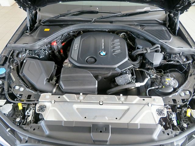 G20 320d xDrive RHD Saloon