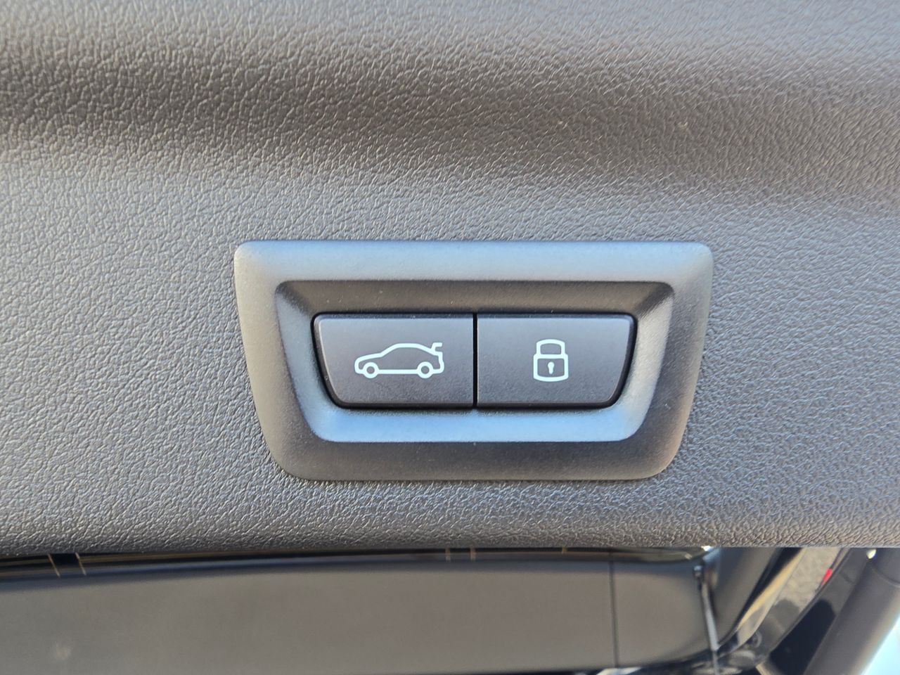 U11 iX1 xDrive30