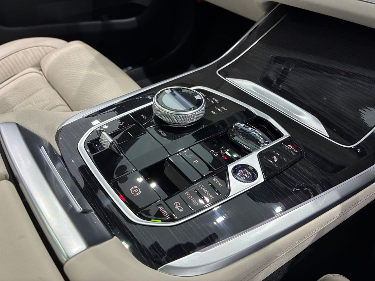 X7 xDrive40d RHD US