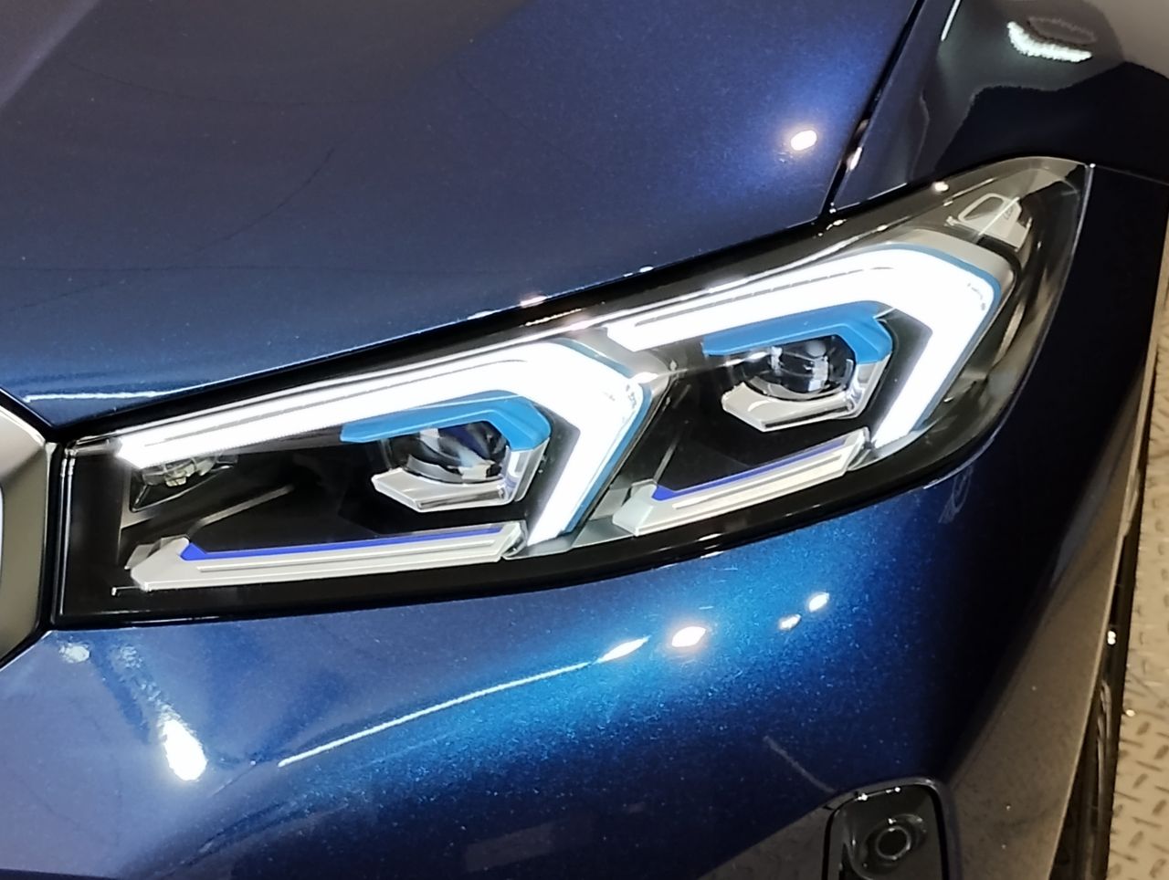 320d xDrive Berline RHD