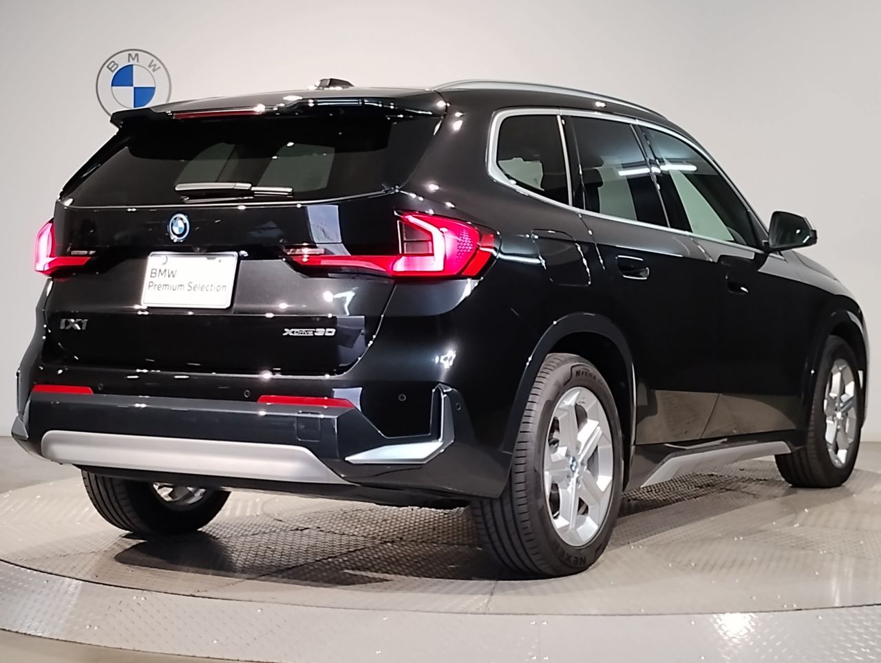 U11 iX1 xDrive30