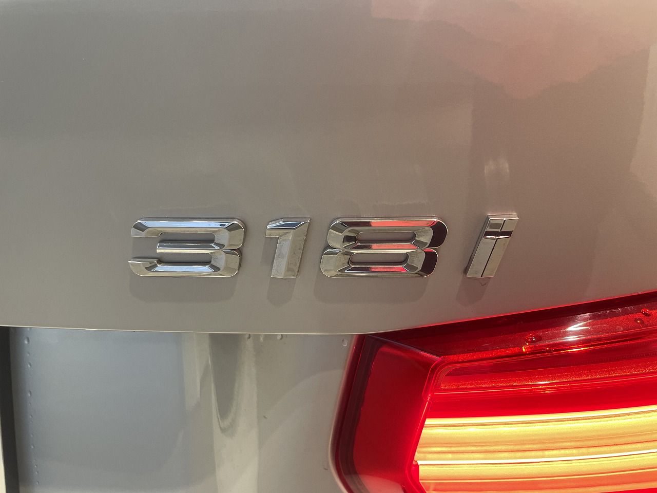 318I SEDAN RHD
