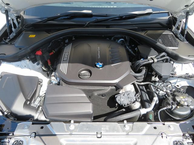 320d xDrive Berline RHD