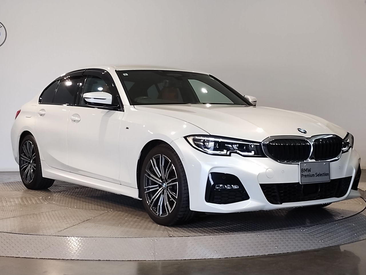 320i Sedan RHD