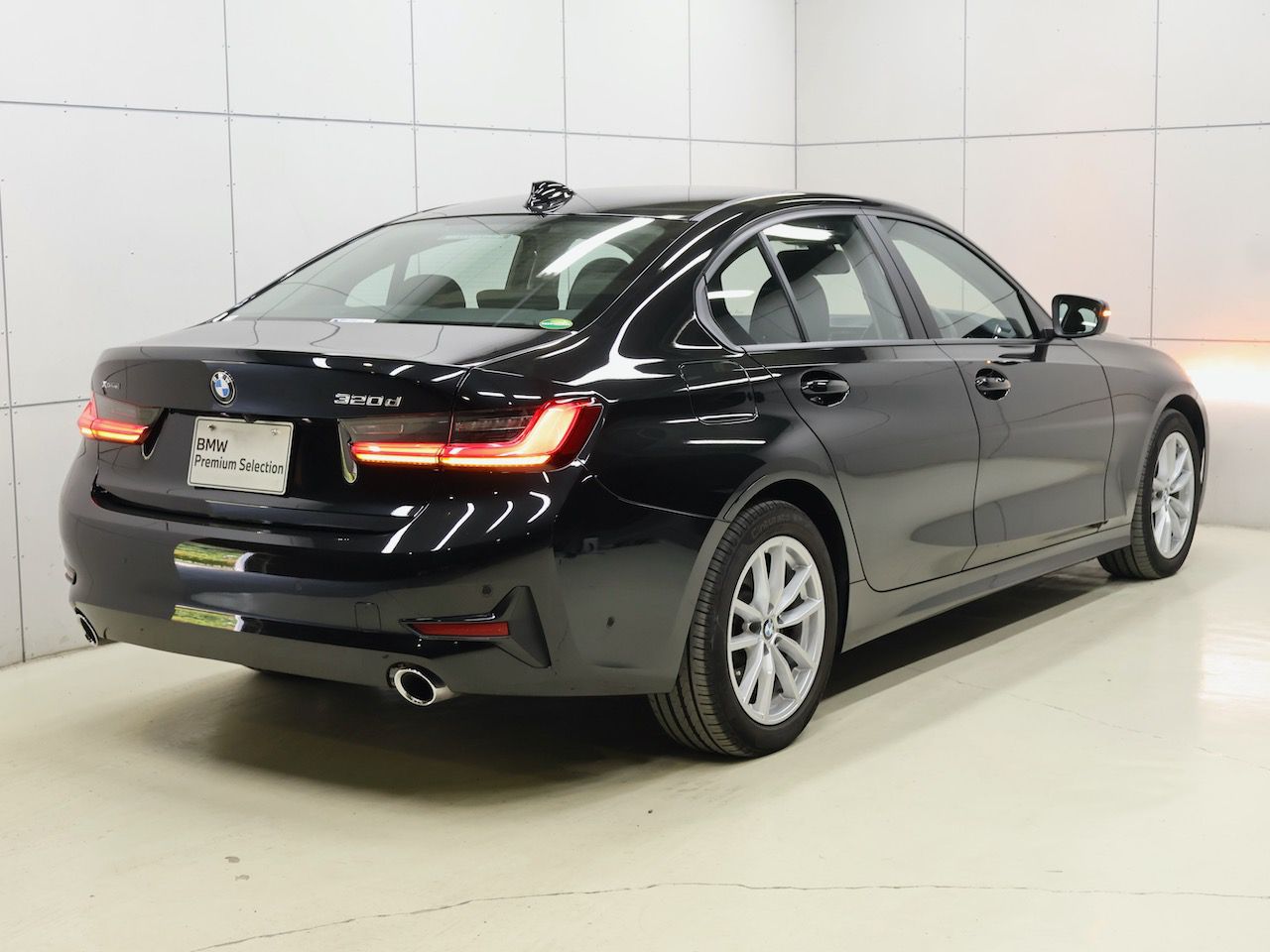 G20 320d xDrive RHD Saloon
