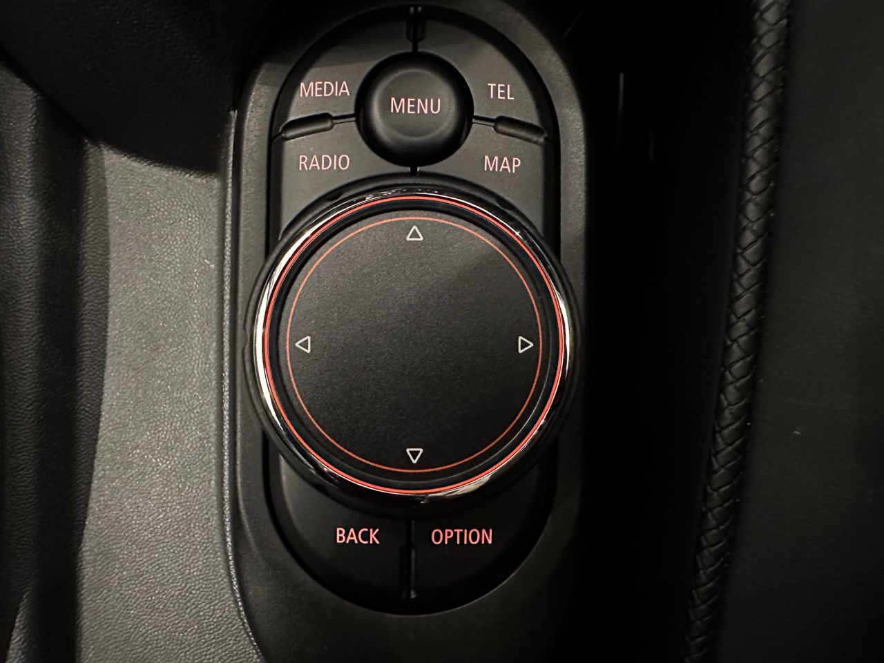 F55 COOPER S D(AT)