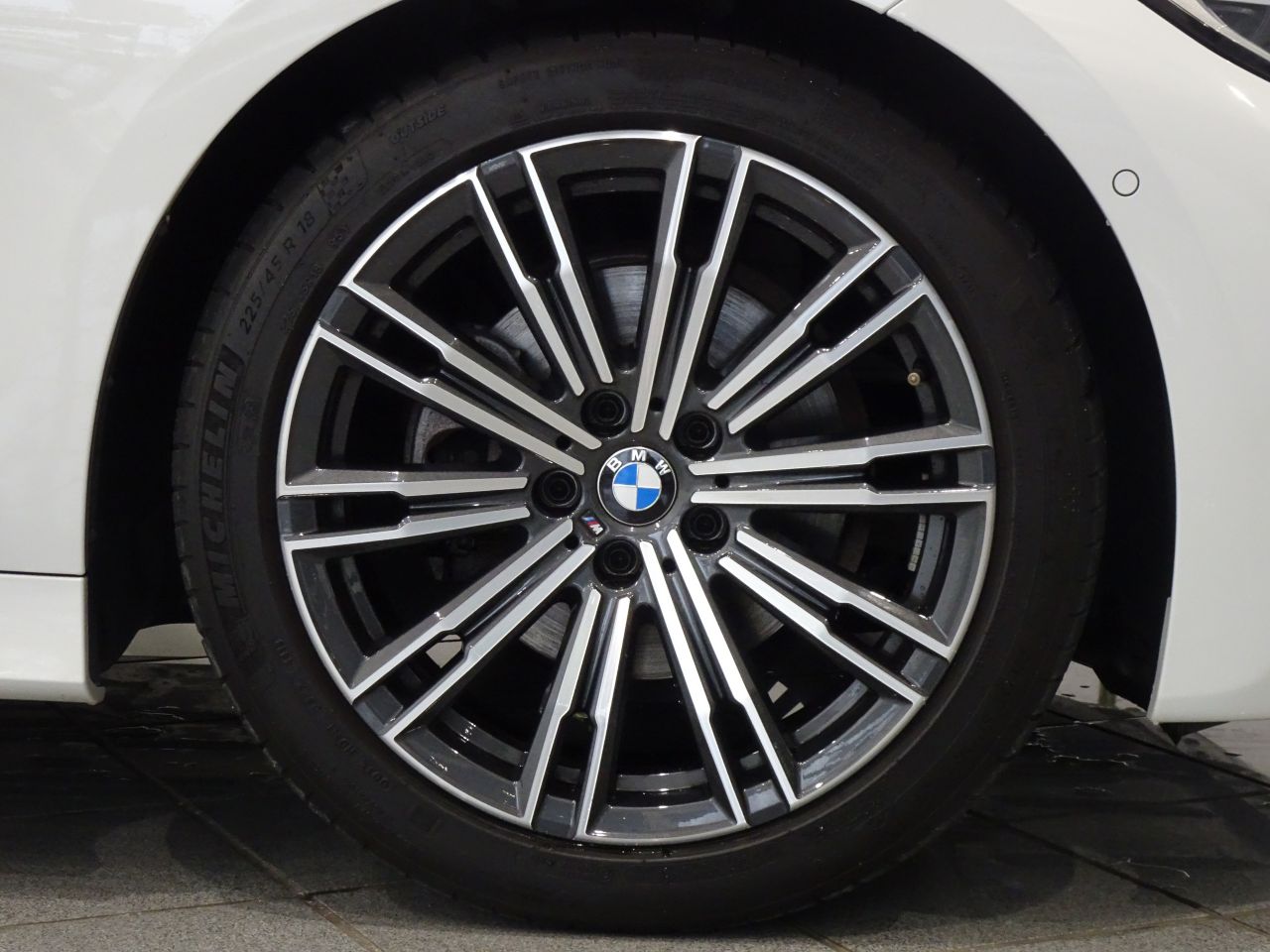 320i Sedan RHD